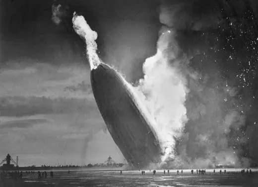 <p>Tarihin en büyük zeplin faciası: Hindenburg, 6 Mayıs 1937</p>
<p> </p>