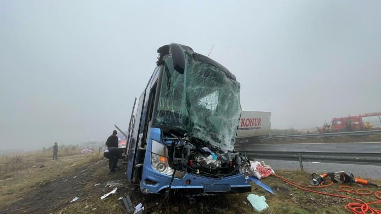 <p>Kazanın ardından çevredeki vatandaşların ihbarı üzerine olay yerine sağlık, polis, jandarma ve itfaiye ekipleri sevk edildi.</p>
<p> </p>