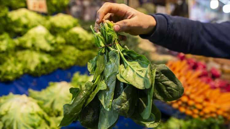 <p>Karalahana, ıspanak ve marul gibi yeşil yapraklı pek çok sebzede bulunan K vitamini, kan sulandırıcı ilaçların etkilerini tersine çevirerek kanın pıhtılaşmasını artırabilir.</p>
<p> </p>