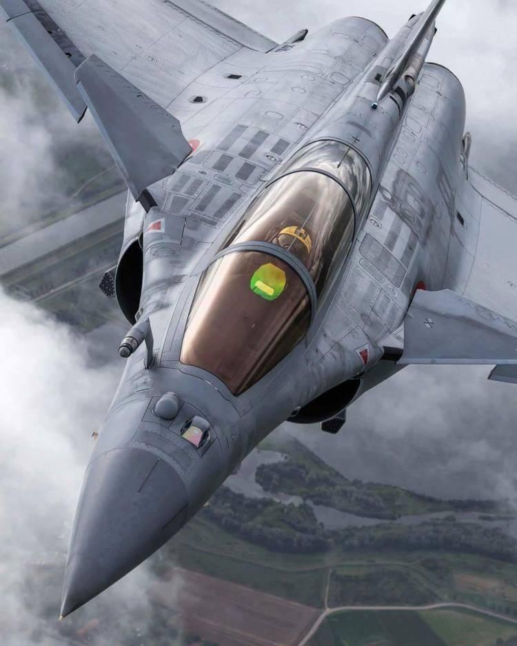 <p><strong>"Avrupa zaten F-16 gibi ABD uçaklarının hakimiyetindeydi, dolayısıyla bu her zaman vardı, ancak bugün, deniz operasyonları için NATO irtibat 11 ve havadan havaya iletişim teknolojisi için F-16 dışında, F-35 yalnızca kendisiyle birlikte çalışabilir durumda." </strong></p>
