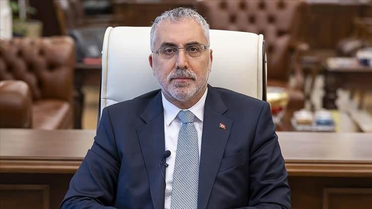 <p>Çalışma ve Sosyal Güvenlik Bakanı Vedat Işıkhan, TBMM Genel Kurulu'nda yaptığı konuşmada memur maaşına da değinmişti.</p>