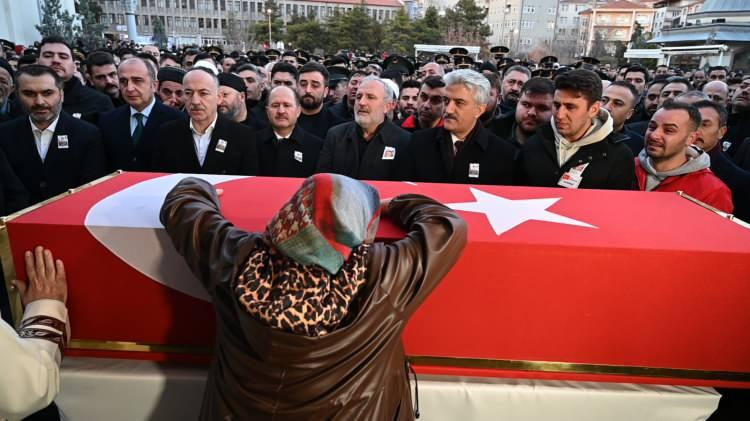 <p>PİYADE SÖZLEŞMELİ ER SEMİH YILMAZ<br />
<br />
Şehit olan 6 askerden Piyade Sözleşmeli Er Semih Yılmaz'ın cenazesi, Şırnak'ta düzenlenen törenin ardından memleketi Kırıkkale'ye getirildi.</p>

<p> </p>
