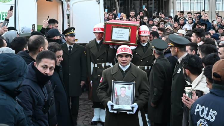 <p>Şehit için Nur Camii'nde tören düzenlendi.</p>
