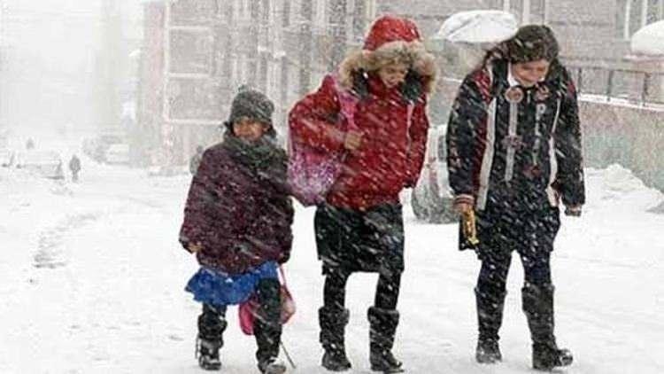 <p>Karabük Valiliğinden yapılan açıklamada, "Eflani ve Ovacık ilçelerimizde kar yağışı ve olumsuz hava şartları nedeniyle 25 Aralık 2023 Pazartesi günü taşımalı eğitim ve öğretime 1 gün süreyle ara verilmiştir" denildi.</p>
