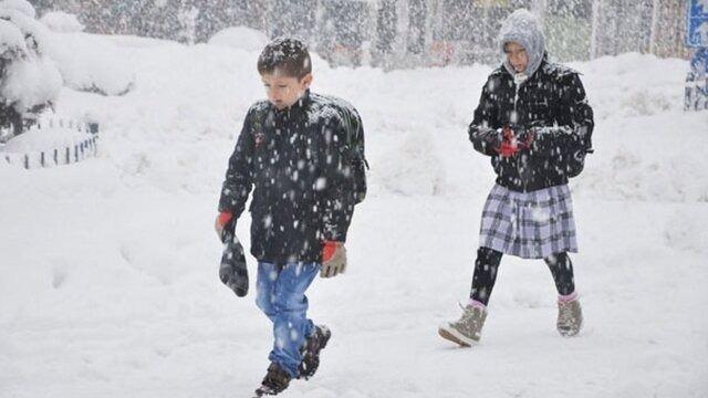 <p><strong>ARTVİN</strong><br />
<br />
Artvin'de yoğun kar yağışı nedeniyle yarın eğitime ara verildiği bildirildi.</p>
