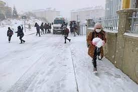 <p><strong>AĞRI</strong></p>
<p>Ağrı'da olumsuz hava koşulları nedeniyle eğitime 1 gün ara verildi.</p>