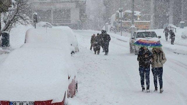 <p>Ağrı Valisi Mustafa Koç, sosyal medya hesabından yaptığı açıklamada, öğrencilerin kendileri için çok önemli olduğunu söyledi.</p>
<p>Öğrencilerin güvenliğinin her zaman öncelikleri olduğunu belirten Koç, açıklamasında şu ifadelere yer verdi:</p>
