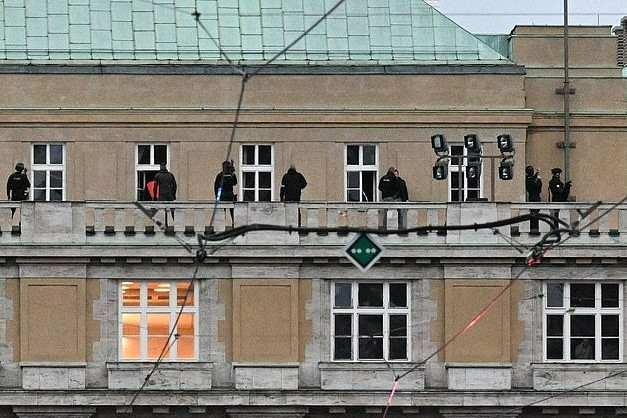 <p>Çekya'nın başkenti Prag'daki Charles Üniversitesi Felsefe Fakültesi'nde silahlı saldırı düzenlendi.</p>
