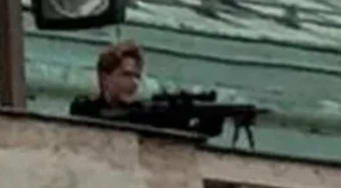 <p>Üniversitenin öğrencisi olan 24 yaşındaki David Kozak'ın üniversite binasından çevredekilere ateş ettiği ve güvenlik güçlerinin saldırgana karşılık verdiği görüldü.</p>