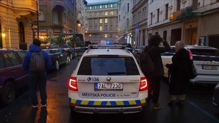<p>Öte yandan polis ekipleri, Kozak'ın 32 yaşındaki bir adam ve iki aylık kızını katlettiğini düşünürken, Kozak'ın kurbanlarını rastgele seçtiği ihtimali üzerinde duruluyor.</p>