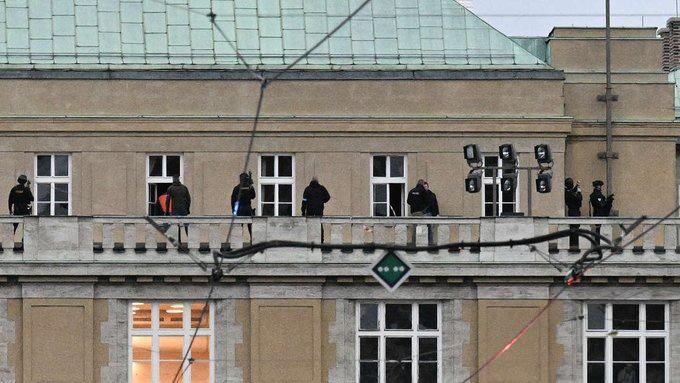 <p> Prag polis şefine göre saldırgan Charles Üniversitesi Felsefe Fakültesi öğrencisiydi.</p>
