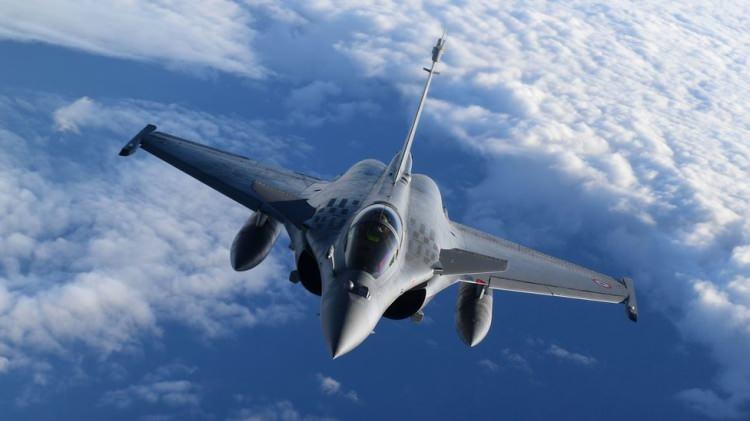 <p>2004 yılında Fransız donanmasında kullanılmaya başlanan Rafale’ler 2006 yılında hava kuvvetleri filosuna katıldı.</p>