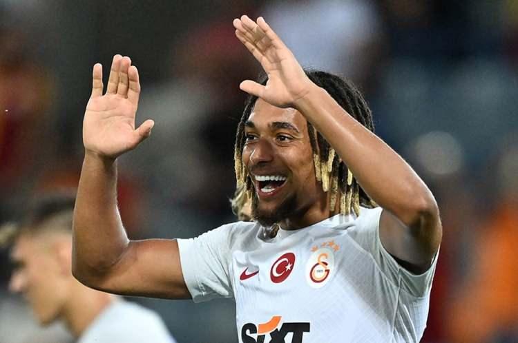 <p>SAĞ BEK</p>
<p>Sacha Boey: 22 milyon euro</p>