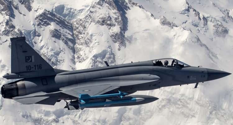 <p>Dünya basını, Türkiye'nin Eurofighter Typhoon'dan sonra tercih edebileceği jetler üzerinden dikkat çeken makaleler kaleme aldı.</p>

<p> </p>

<p>Hindistan basınından EurAsian Times, Türkiye'nin, Eurofighter Typhoon arayışına yönelik sürpriz bir alternatife yöneldiğini belirtti.</p>
