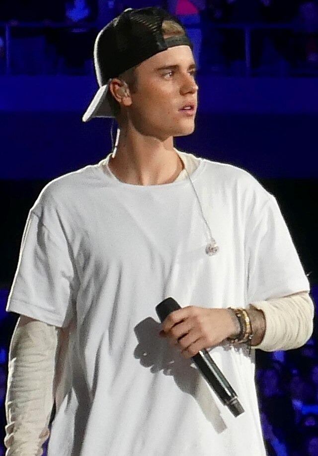 <p>Sıralamanın üçüncü ve dördüncü sırasında ise ünlü şarkıcı Justin Bieber ve futbolcu Cristiano Ronaldo'nun olduğunu görüyoruz. </p>
<p> </p>
