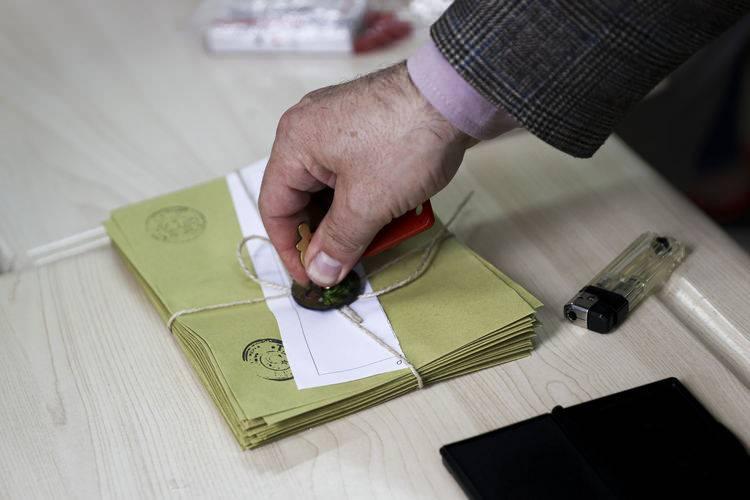 <p>Türkiye yeniden sandığa gidiyor....</p>