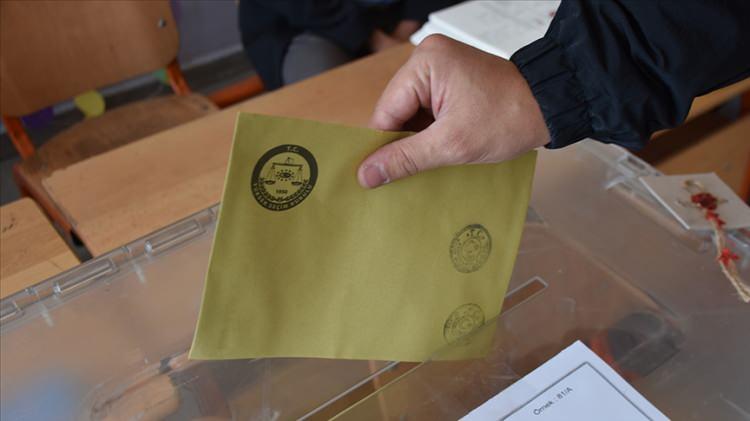 <p>YSK, bir başka kararıyla da 1 Ocak 2024'ten se&ccedil;imin bitimine kadar olan d&ouml;nemde basın ve yayın kuruluşlarının uyması gereken yayın ilkelerini belirledi.</p>

<p>&nbsp;</p>
