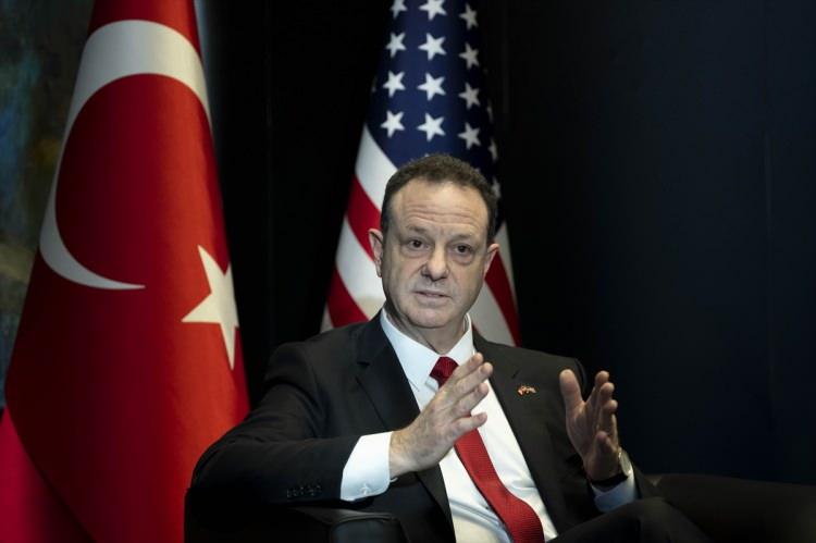 <p>Geçen yıl ABD ve Türkiye'de enerji sektöründeki yetkililerle özellikle SMR alanında detaylı çalıştıklarını belirten Friedman, kömür santralleri olan her ülkenin net sıfır emisyon hedefinde kömüre alternatif olarak SMR teknolojilerini kullanabileceğini, <strong>SMR'nin diğer baz yük enerji sağlayıcı kaynaklara göre çok daha temiz, kurulumunun kolay, düşük maliyetli ve kesintisiz enerji sağlayabileceğini bildirdi.</strong></p>