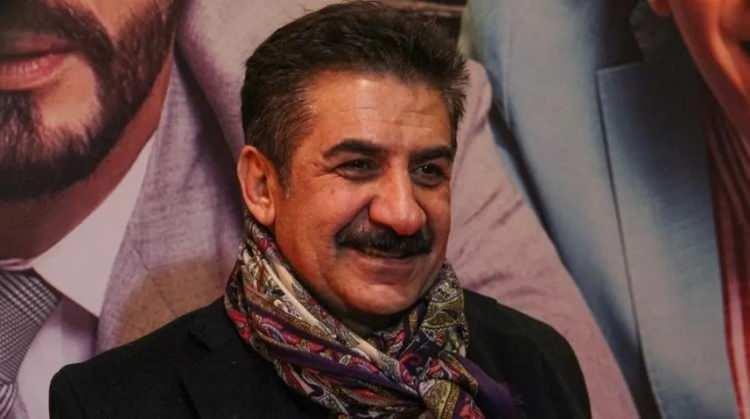 <p><strong>BURHAN ÇAÇAN</strong></p>
<p> </p>
<p>"Çakmak Çakmağa Geldik", "Ayaz Geceler" ve "Neden Geldim İstanbul'a" eserleri başta olmak üzere pek çok albüme imza atan Türk halk müziği sanatçısı ve oyuncu Burhan Çaçan, 12 Ocak'ta hayatını kaybetti. Çaçan, 63 yaşında hayata gözlerini yumdu.</p>