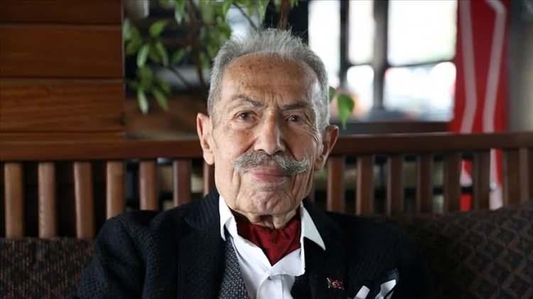 <p><strong>BOZKURT İLHAM GENCER</strong></p>
<p> </p>
<p>Türkiye'nin ilk piyanist şantörlerinden, caz sanatçısı Bozkurt İlham Gencer, 24 Mayıs'ta 98 yaşında hayatını kaybetti.</p>
<p> </p>
<p>İlk bestesi İlham Vals'i 5 yaşında yapan Gencer, 1960'ta açtığı Çatı Kulübü'nde Ayten Alpman, Ajda Pekkan, Cem Karaca, Barış Manço, Emel Sayın, Metin Ersoy, Füsun Önal ve Fikret Kızılok'u sahneye çıkaran isim oldu.</p>