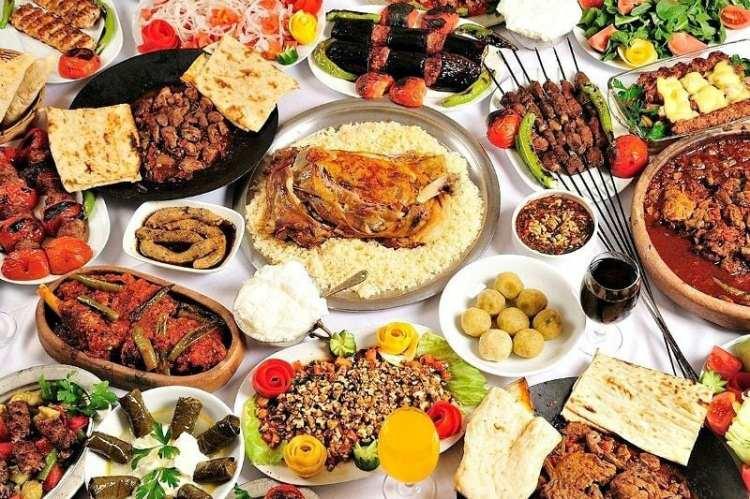 <p><strong>Yemeklerden salatalara, kahve çeşitlerinden tatlılara kadar geniş bir yelpazede elde edilen bilgiler, Türkiye'nin dört bir yanındaki yemek tercihlerini ve yaşam tarzlarını gözler önüne serdi. </strong></p>
