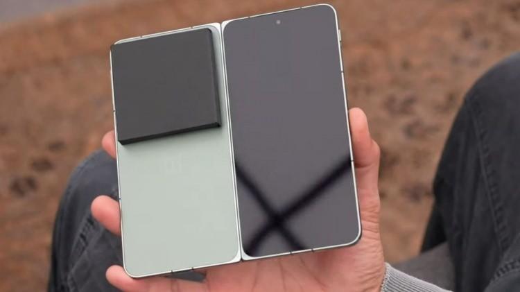 <p>OnePlus Open, katlanabilir ekran özelliğiyle Android Authority editörleri tarafından 2. sırada yer aldı.</p>
<p> </p>
<p>OnePlus Open, piyasadaki ikameleri olan Galaxy Z Fold veya Pixel Fold gibi cihazlara uygun fiyatlı olmasıyla beraber opsiyon bir cihaz olurken, benzer telefonlarda ekranda ölü piksel sorunları bulunurken bu cihazda neredeyse hiç olmadığı kaydedildi.</p>