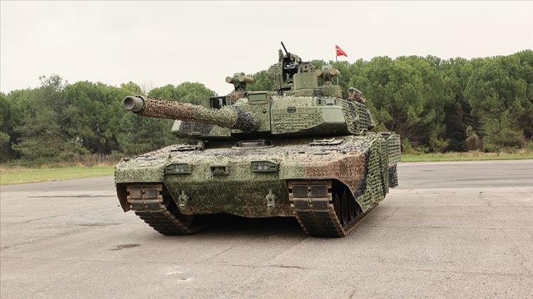 <p>Yenilenen ve seri üretim aşamasına gelen "Yeni Altay Tankı"nın testler için Türk Silahlı Kuvvetlerine teslimi gerçekleştirildi.</p>
<p> </p>