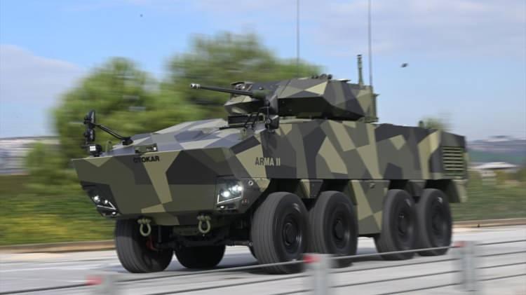 <p>Türk savunma sanayisi bünyesinde geliştirilen yerli motorlu ilk 8X8 askeri araç ARMA II, 6 bin kilometrelik sürüş testiyle seri üretime hazır hale getirildi.</p>
<p> </p>
<p>Türk savunma sanayisinin dünyanın dört bir yanına ihraç ettiği zırhlı kara araçlarında yerli zırh çeliği kullanılmaya başlandı.</p>