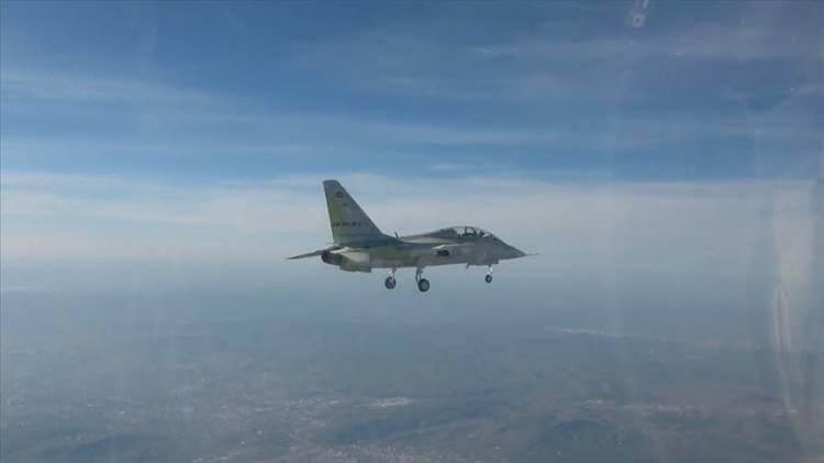 <p>Ağır sınıf taarruz helikopteri ATAK-2, insansız savaş uçağı ANKA-3, insansız hava aracı Bayraktar TB3 ve Türkiye'nin ilk jet motorlu eğitim uçağı HÜRJET'in ilk uçuşları gerçekleştirildi.</p>
