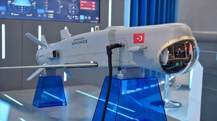<p>Baykar'ın milli ve özgün olarak geliştirdiği KEMANKEŞ mini akıllı seyir füzesi, Edirne Keşan'da icra edilen ilk atış testini başarıyla tamamladı.</p>