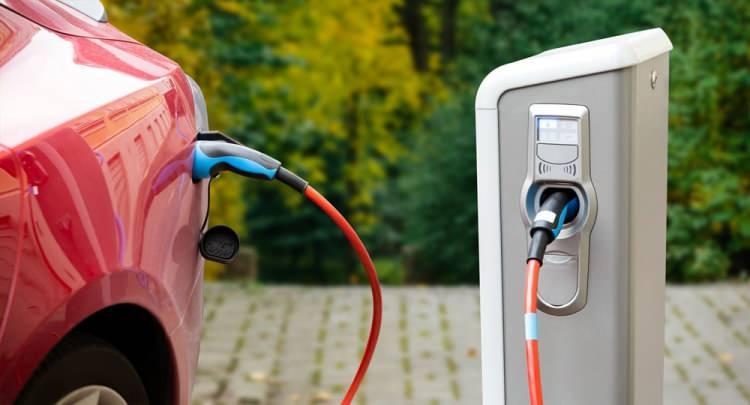 <p>ELEKTRİKLİ ARAÇLARDA MTV<br />
İçten yanmalı otomobillerde uygulanan MTV elektrikli otomobillerde dörtte bire düşüyor olsa da, yeni modellerin yüksek motor gücü nedeniyle son dönemde MTV ödemeleri üst seviyelere çıkmış durumda.</p>

<p>Elektrikli  aracın yaşı, piyasa değeri ve kilovatı (kW) ödenmesi gereken MTV tutarında belirleyici.</p>
