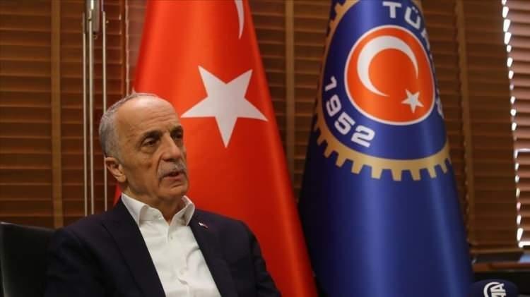 <p>Çalışma ve Sosyal Güvenlik Bakanı Vedat Işıkhan, Türk-İş Genel Başkanı Ergün Atalay'la Türk-İş Genel Merkezi'nde bir araya geldi. </p>
<p>Yaklaşık bir saat süren görüşme sonrası açıklama yapan Işıkhan, "Asgari ücrete dair istişareler devam ediyor. Netleşince duyuracağız." dedi.</p>