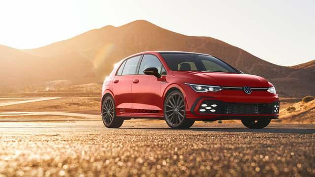 <p><strong>VOLKSWAGEN GOLF</strong> GTI - Euro NCAP:5 yıldız</p>

<p> </p>

<p>Golf'ün performanlı versiyonu, 241 beygir güç ve 370 Nm tork üretiyor. Aracın 40'ıncı yıla özel versiyonu da bulunuyor.</p>
