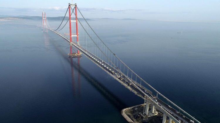 <p>CNN International, Türkiye'nin ulaşım sektöründe yaptığı yatırımlara dikkat çekti. CNN, Yavuz Sultan Selim Köprüsü, Çanakkale Köprüsü, Avrasya Tüneli ve Marmaray'a geniş yer verdi.</p>

<p> </p>
