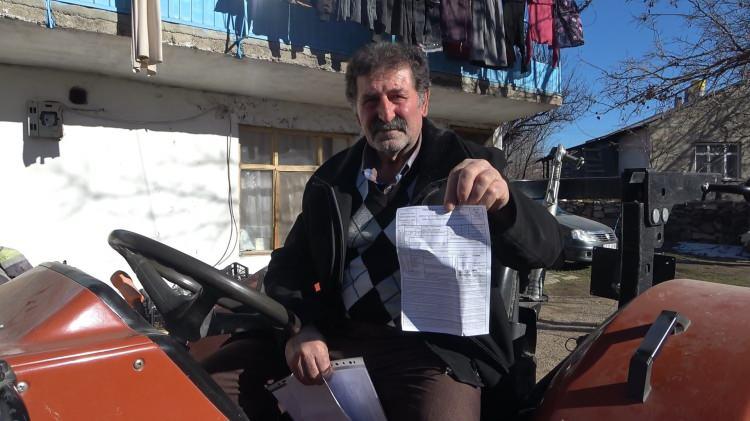 <p><strong>'BABAM SÖYLEDİĞİNDE ŞOK YAŞADIM'</strong></p>

<p> </p>

<p>Mağduriyetlerinin giderilmesini isteyen Muhsin Aslan’ın oğlu Ahmet Aslan da, “Babam bana bunu söylediğinde ben bunun şokunu yaşadım. Zaten Gümüşhane sınırları içerisinde yemiş olsa bu cezayı yine anlamlandırırsın ama Şereflikoçhisar’da yemiş ve 105 kilometre hızdan yemiş. Bu mümkün değil. Bu mağduriyetin giderilmesini istiyoruz. Dilekçemizi de verdik zaten. Bu az bir ceza değil, inşallah düzeltirler” diye konuştu.</p>
