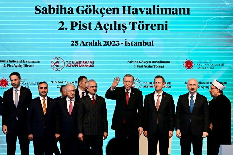 <p>Türkiye'nin yatırımları hız kesmeden devam ediyor. Mega yapılara imza atan Türkiye, ulaşımda çığır açacak yeni projesini bugün devreye aldı.</p>
