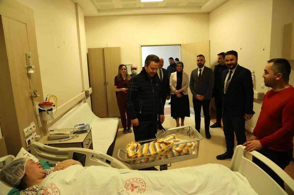 <p>Giresun Kadın Doğum ve Çocuk Hastalıkları Eğitim ve Araştırma Hastanesinde 2023 yılının ilk bebekleri dünyaya geldi. </p>
