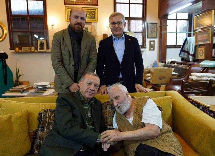 <p>Niyazi Sayın ile sohbet eden ve sağlık durumu hakkında bilgi alan Cumhurbaşkanı Erdoğan’a ziyarette oğlu Bilal Erdoğan ve Üsküdar Belediye Bakanı Hilmi Türkmen de eşlik etti.</p>
