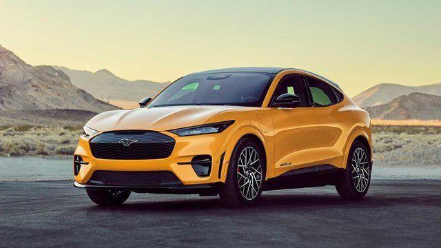 <p><strong>FORD</strong></p>

<p>MUSTANG MACH-E - Euro NCAP:5 yıldız</p>

<p> </p>

<p>İki farklı batarya paketi ve üç farklı güç seçeneği olacak elektrikli otomobil, giriş seviyesinde 255 beygir ve 290 beygirlik güç değerleriyle yola çıkacak. Her iki versiyonda da 415 Nm tork değeri sunan otomobilin bu versiyonundaki menzil değeri ise 420 ile 540 kilometre aralığında değişiyor. </p>
