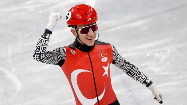 <p>Çin'in başkenti Pekin'de düzenlenen 2022 Kış Olimpiyatları'nda erkekler 1000 metre kısa kulvar sürat pateninde yarışan milli sporcu Furkan Akar 6. oldu ve Türkiye'ye kış olimpiyatları tarihindeki en iyi dereceyi kazandırdı.</p>
