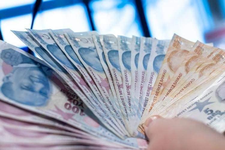 <p>Temmuz-aralık dönemini kapsayan toplu sözleşme zammı yüzde 6 olmuştu. Yani bu yılın ikinci 6 ayında (temmuz-aralık) oluşacak enflasyon bu oranın üzerinde gerçekleşirse, toplu sözleşme masasında belirlenen yüzde 15’lik sözleşme zammına fark eklenecek.</p>
<p> </p>