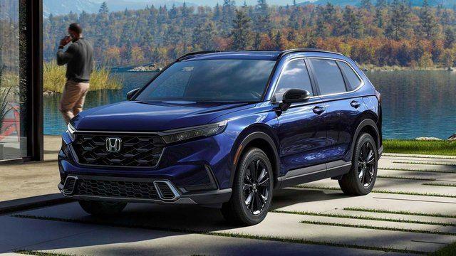 <p><strong>HONDA </strong>CR-V</p>

<p> </p>

<p>Nesil değişimi ile birlikte boyutları artan model, dört tekerlekten çekiş sistemi ile gelecek. Otomobilde, CVT şanzımanla kombine edilmiş 190 beygir güç ve 243 Nm tork üreten 1.5 litre turbo dört silindirli benzinli ünite görev yapıyor. CR-V'de, 2.0 litre dört silindirli motor ile iki elektrik motoru bir araya getiren hibrit sistemde mevcut. CR-V hibrit, 204 beygir güç ve 335 Nm tork sunuyor. </p>
