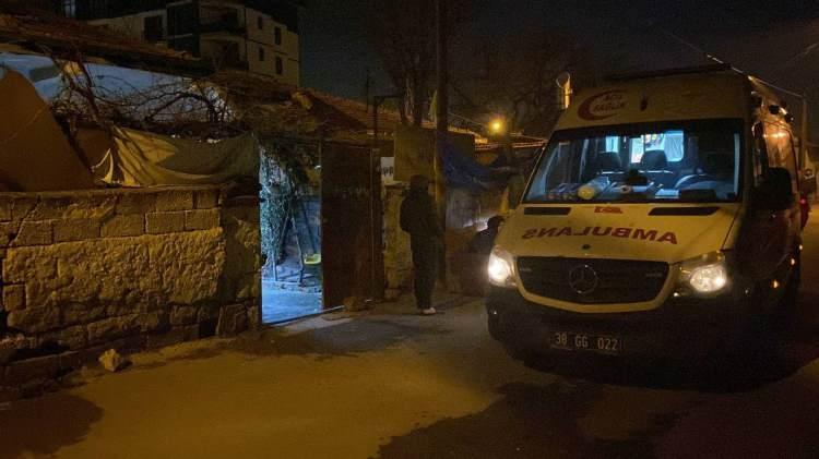 <p>Bir süre sonra odaya girdiğinde bebeğini hareketsiz halde bulan F.H.’nin haber vermesi üzerine olay yerine polis ve sağlık ekipleri sevk edildi.</p>
