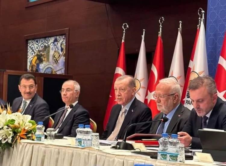 <p>AK Parti Grup Başkanvekili M. Emin Akbaşoğlu, "Cumhurbaşkanımız ve Genel Başkanımız Sayın Recep Tayyip Erdoğan’ın Başkanlığında yapılan 31 Mart Yerel Seçimlerine ilişkin Teşkilat Temayül Toplantımızın hayırlara vesile olmasını diliyorum." dedi.</p>
