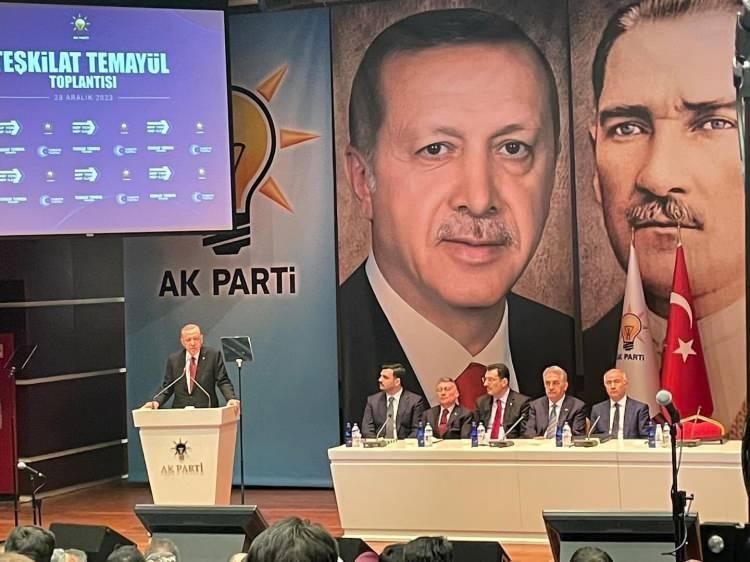 <p><strong>HAKKARİ</strong></p>

<p>AK Parti Temayül Yoklamasının heyecanı da had safhadaydı.</p>

<p>AK Parti Hakkari İl Başkanı Zeydin Kaya:</p>

<p>Toplantımızın hayırlara vesile olmasını diliyorum.</p>

<p>Hakkari’miz için Türkiyeyüzyılı’nda el ele.</p>
