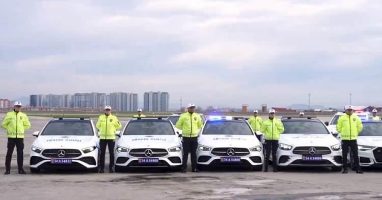 <p>Lüks araçların arasında <strong>Ferrari 488 GTB, Bentley Continental GT, Land Rover, Porsche Taycan ve Audi, Volvo, Mercedes ve BMW'nin son modelleri yer alıyor.</strong></p>
<p> </p>
<p><strong>Kaynak : NTV</strong></p>