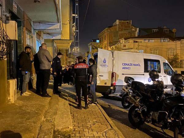 <p>Arnavutköy'de 11 yaşındaki Efe Özçelik, babasının tabancasıyla kafasından vurulmuş halde evinde ölü bulundu. </p>

