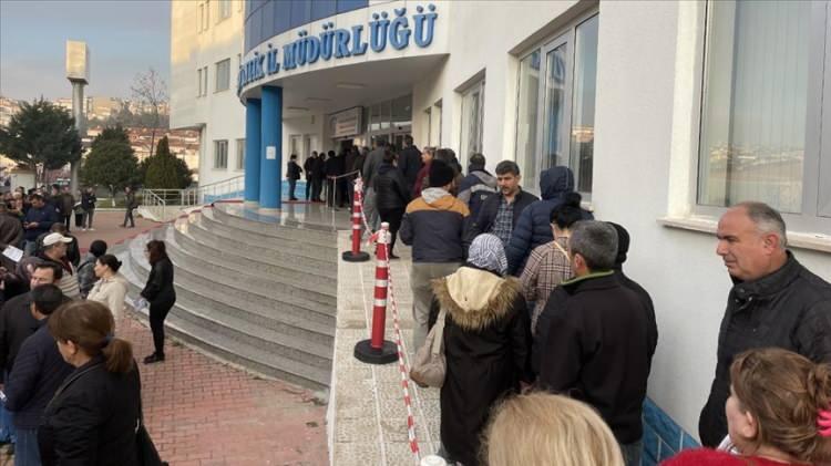 <p> Öte yandan SSK, Bağ-Kur emeklileri ile memur ve memur emeklileri haftaya açıklanacak enflasyon verisini bekliyor. Net rakam enflasyonun ardından netleşecek.</p>