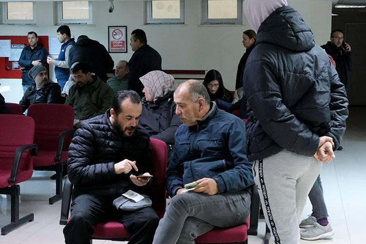 <p>Enflasyonun yıl sonu için yüzde 65,39 olacağı öngörüldüğünde son 6 aylık enflasyon yüzde 38 olarak hesaplanıyor. Bu da refah payı hariç SSK ve Bağ-Kur emeklisinin yüzde 38 zamma hak kazanacağını gösteriyor.</p>

