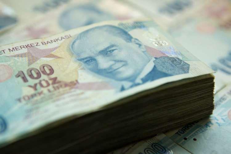 <p><strong>'MAKUL KARŞILADIĞIMIZ BİR ORANDIR'</strong></p>
<p> </p>
<p><strong>700 TL devlet desteği ile yüzde 49 artışla net 17 bin 02’TL olan asgari ücreti enflasyonist bir ortamda iş insanları olarak beklediğimiz, makul karşıladığımız bir orandır. </strong></p>